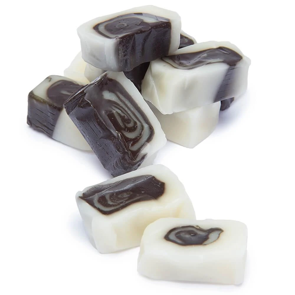 Licorice Mint Swirl Caramel Cubes: 2KG Bag 1 Licorice Mint Swirl Caramel Cubes: 2KG Bag